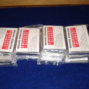 MedSource Emergency Blanket x 12 Camping / Sport Events Waterproof 52"x 82" New